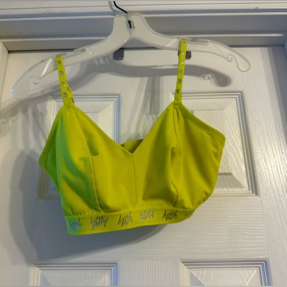 Fabletics yitty spotlight Bra is a size Medium. - Picture 4 of 5